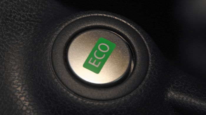 Με το πάτημα του διακόπτη «Eco» ο κινητήρας μπαίνει σε πιο οικολογικό set-up και βοηθά περαιτέρω στην περιορισμό της κατανάλωσης.
